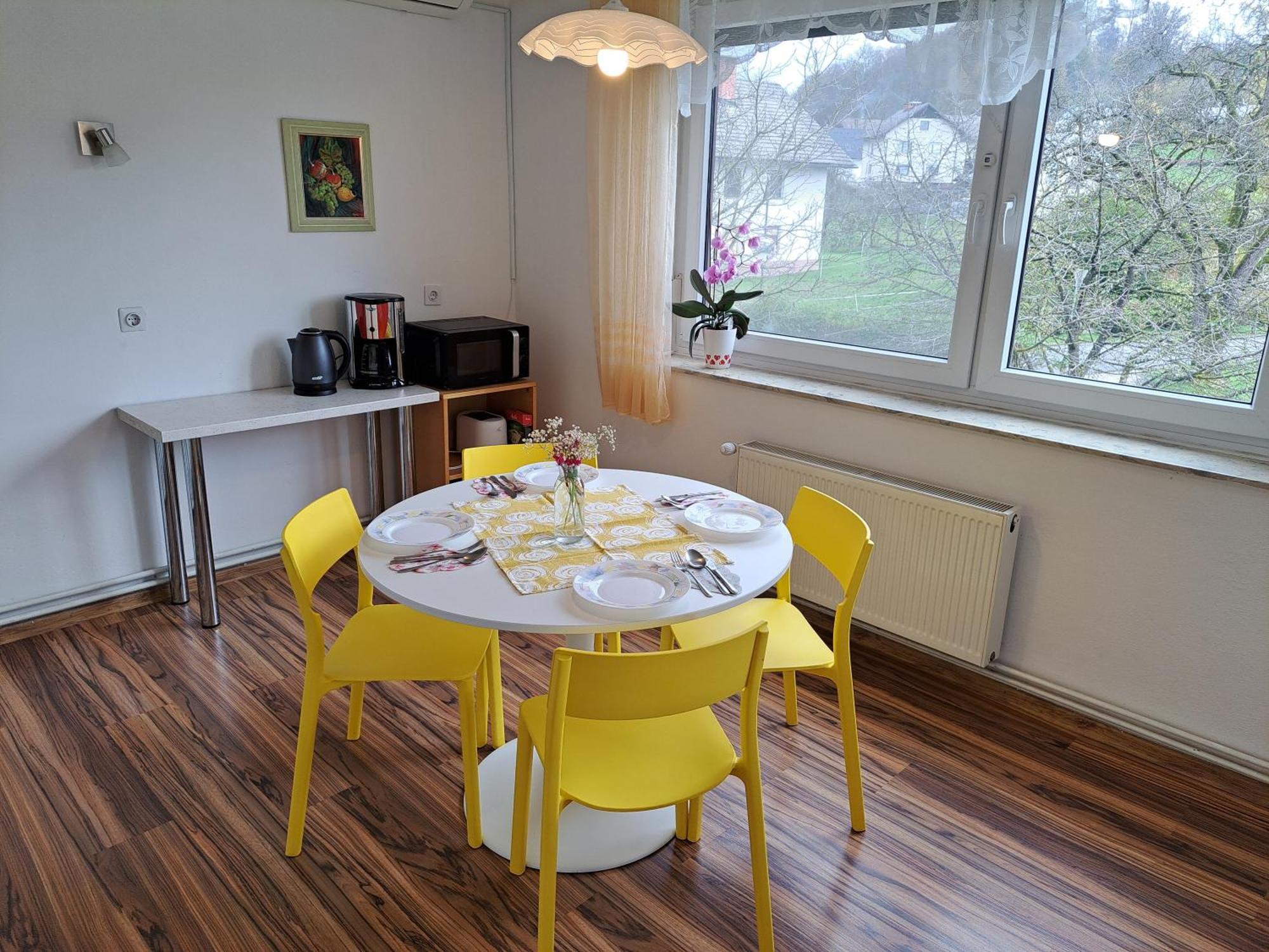 Lukovica pri Domžalah Apartments Bukor With Seasonal Pool מראה חיצוני תמונה