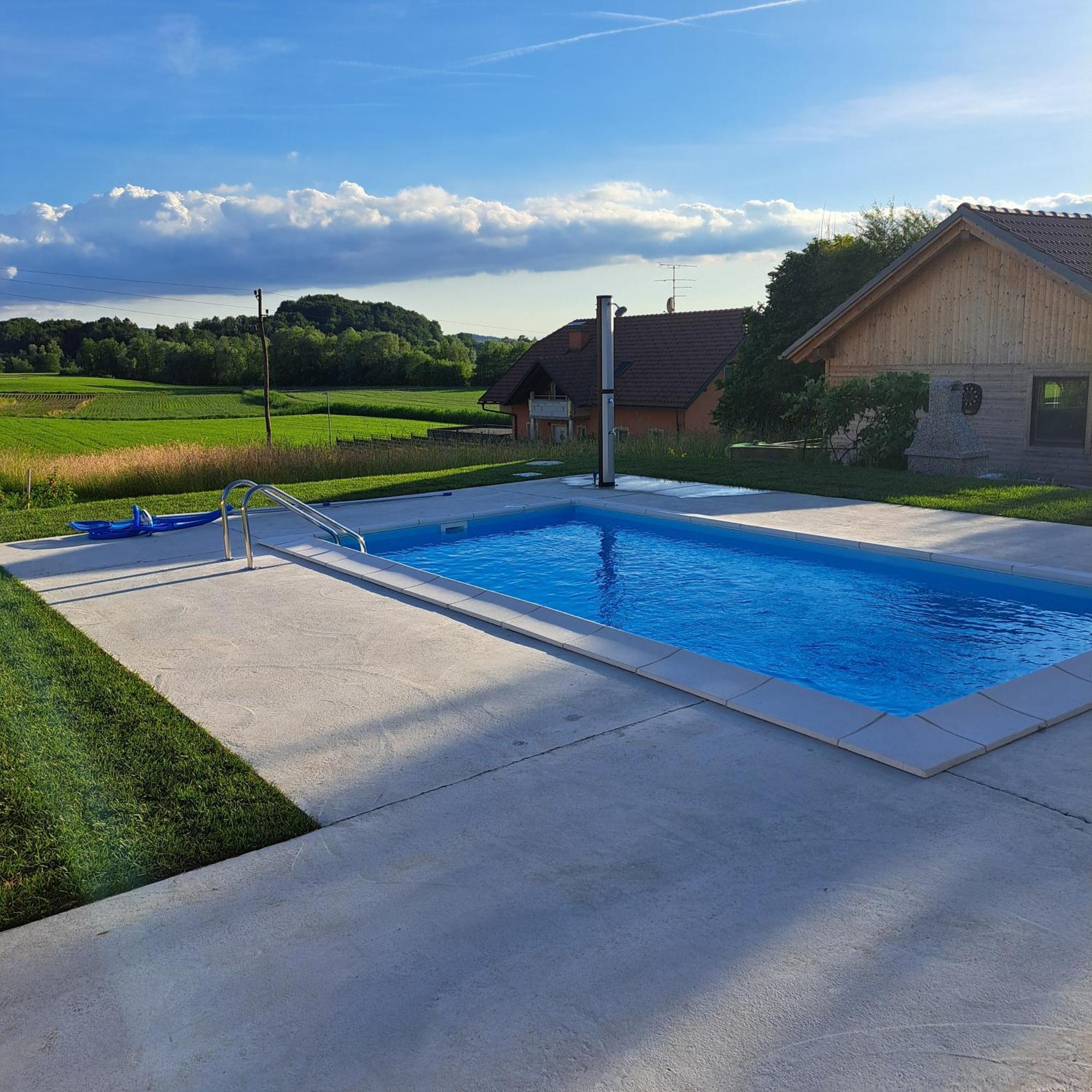 Lukovica pri Domžalah Apartments Bukor With Seasonal Pool מראה חיצוני תמונה
