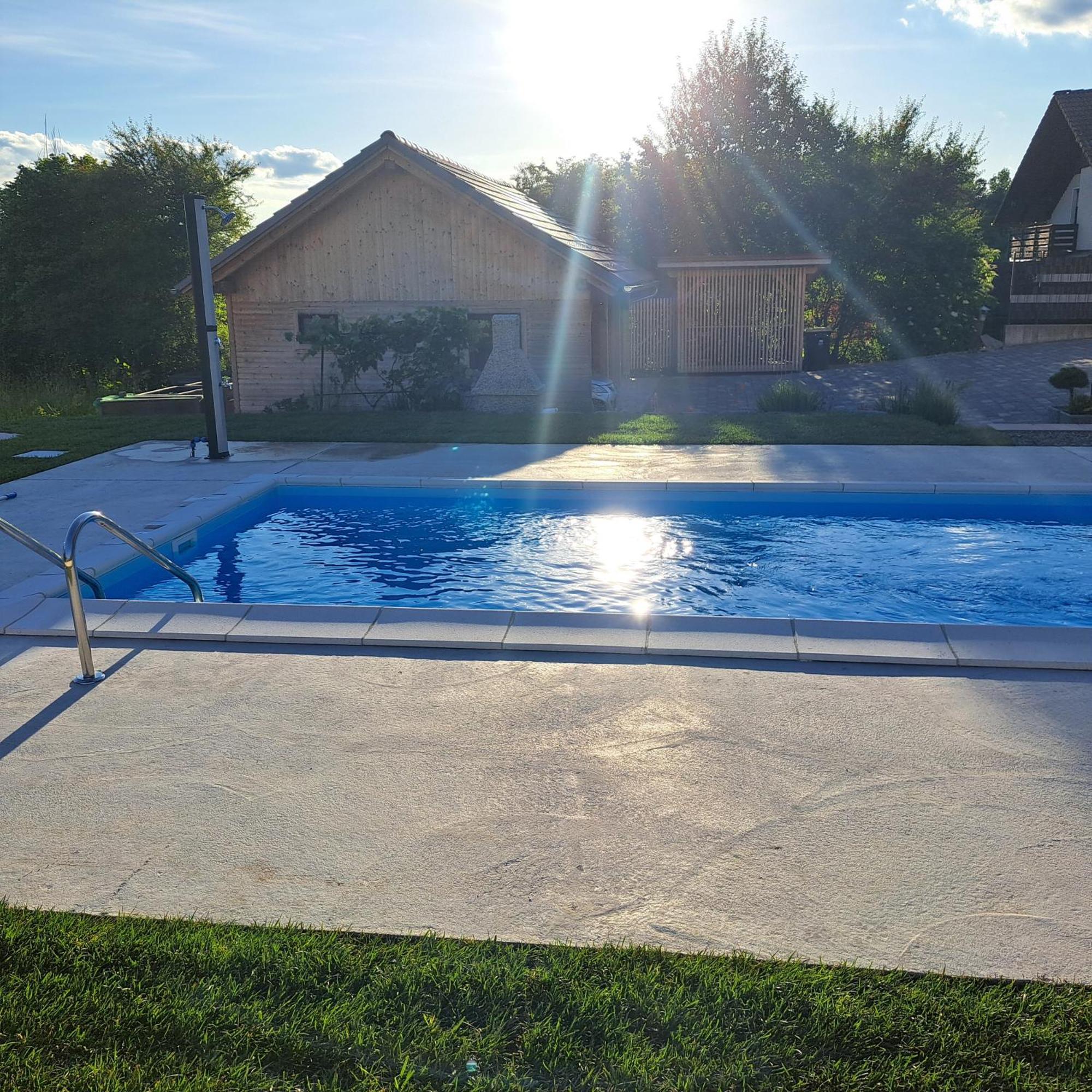 Lukovica pri Domžalah Apartments Bukor With Seasonal Pool מראה חיצוני תמונה